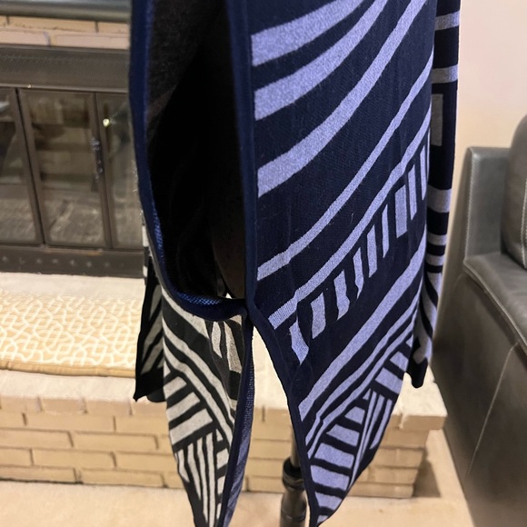 Fall and Winter Stylish Poncho Vest - Picture 9 of 12